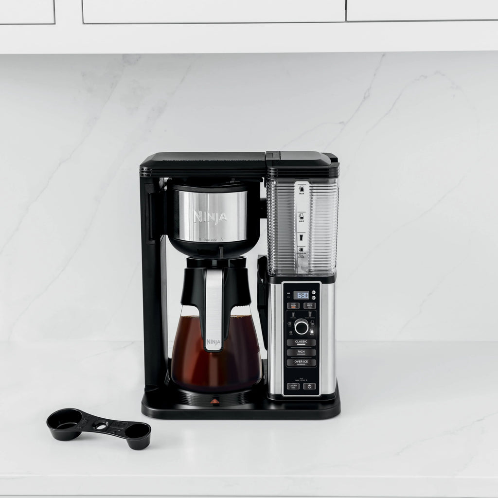 Hot & Iced Single Serve Coffee Maker F62686