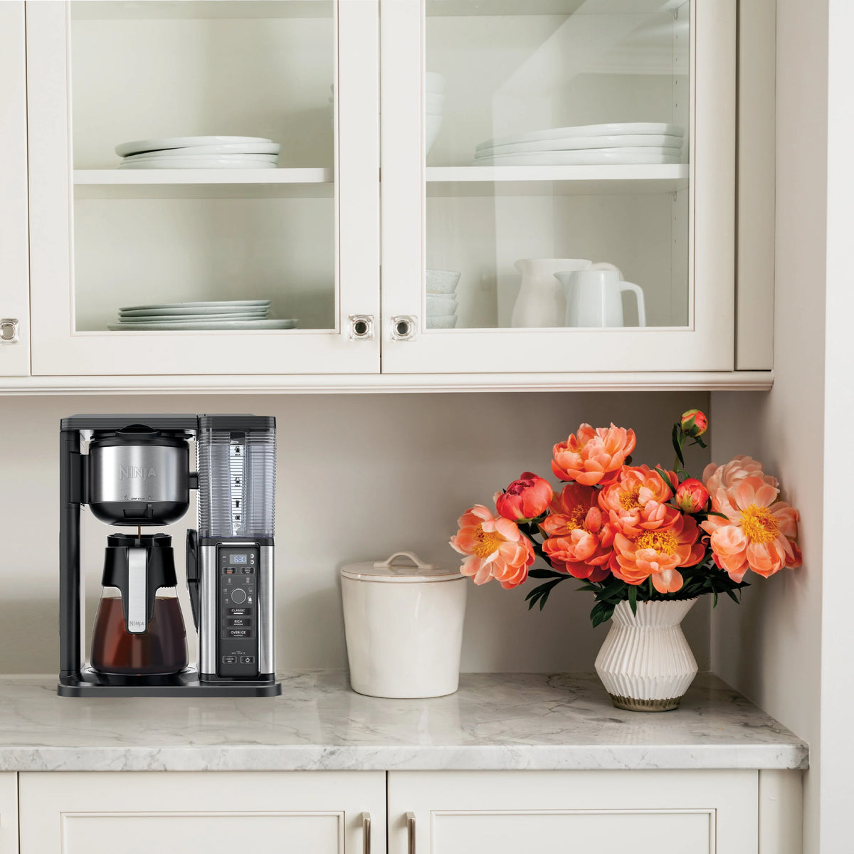 Hot & Iced Single Serve Coffee Maker F62686